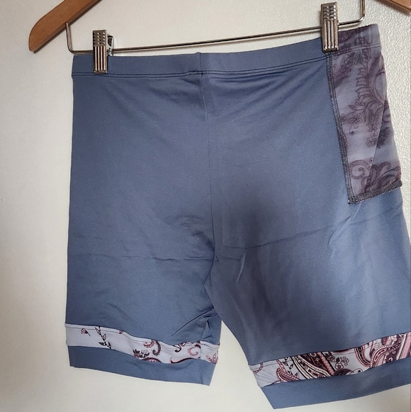 Blue and Pink Paisley Workout Set - Picture 9 of 10